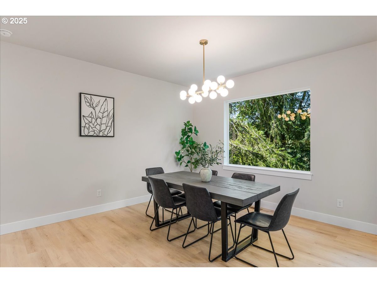 937 EDINBURGH CT