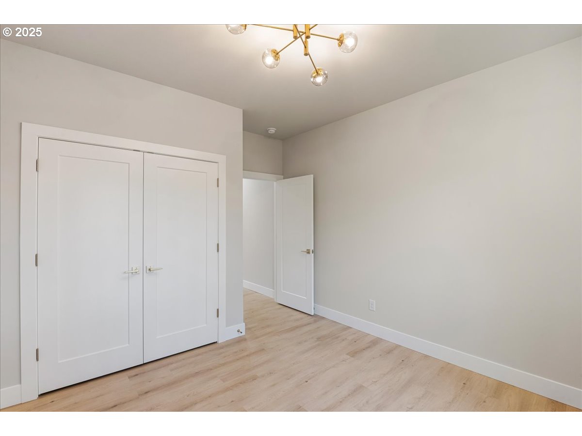 937 EDINBURGH CT