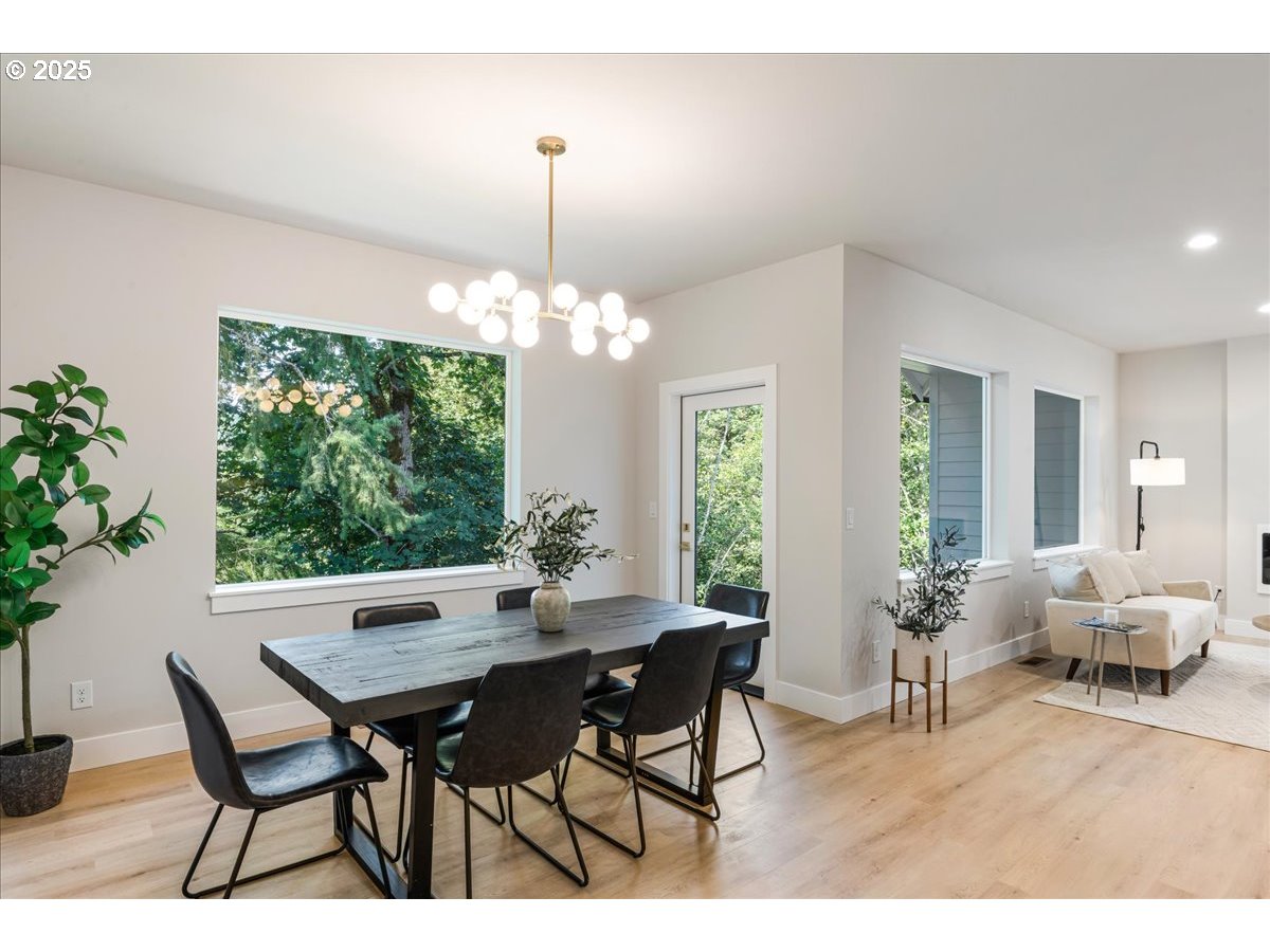937 EDINBURGH CT