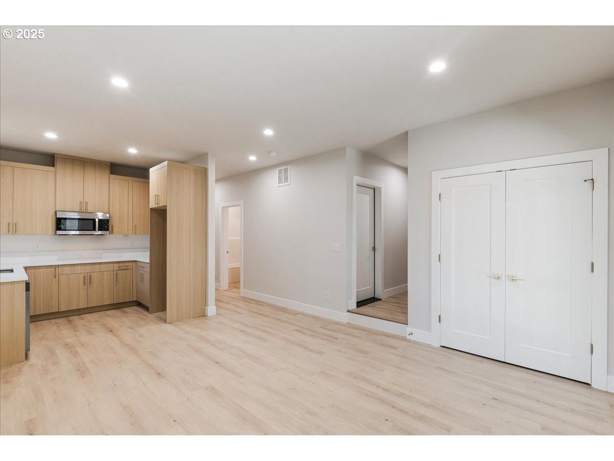 937 EDINBURGH CT