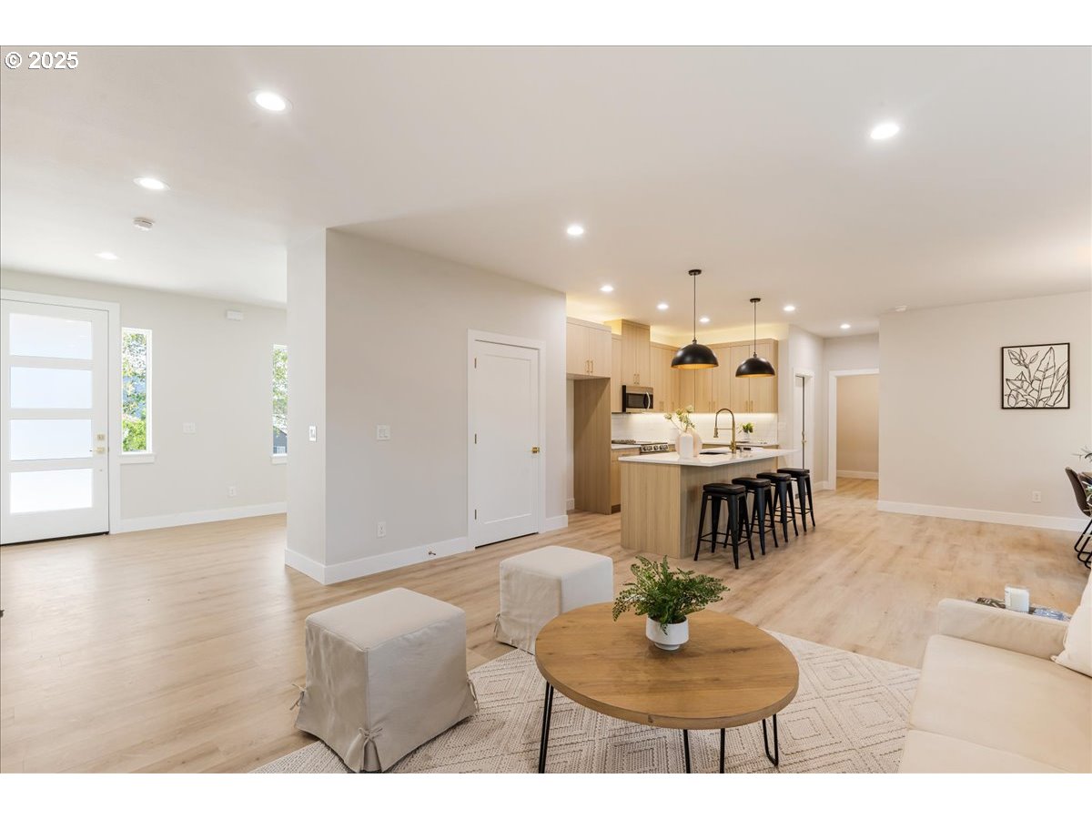 937 EDINBURGH CT
