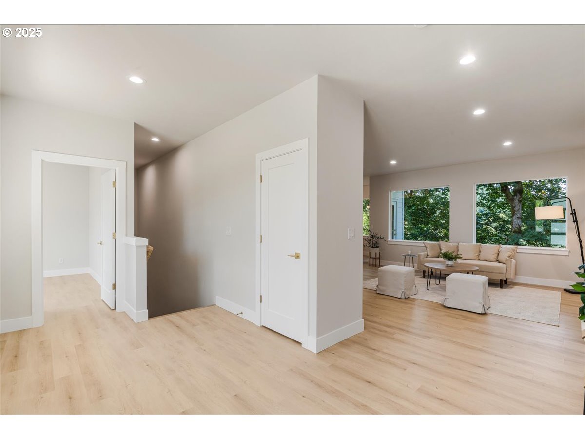 937 EDINBURGH CT