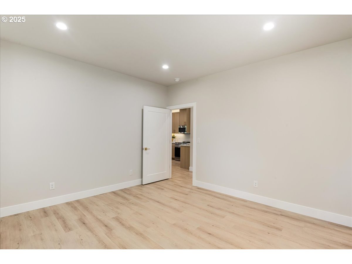 937 EDINBURGH CT