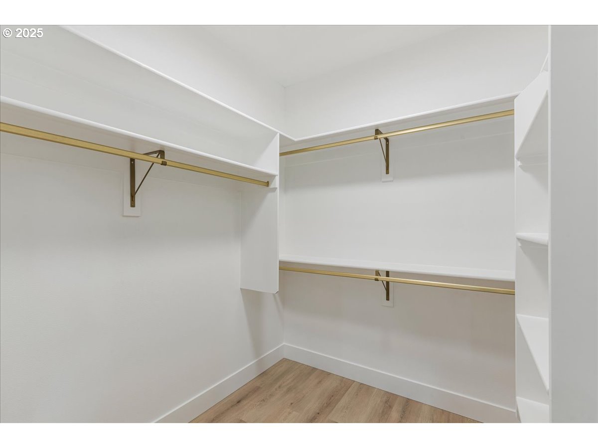 937 EDINBURGH CT