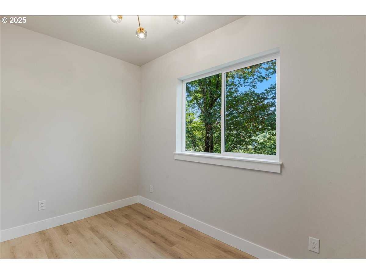 937 EDINBURGH CT