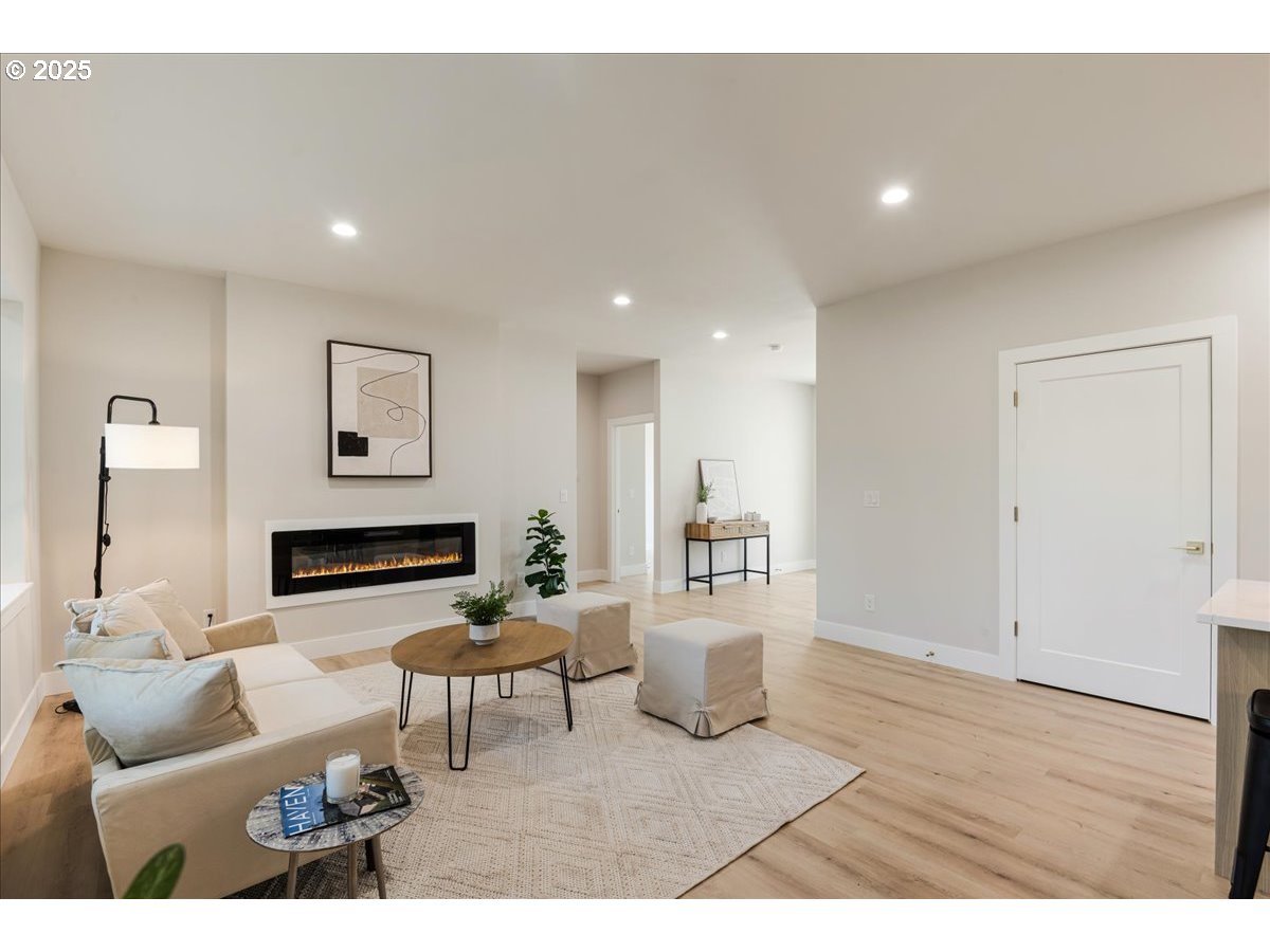 937 EDINBURGH CT