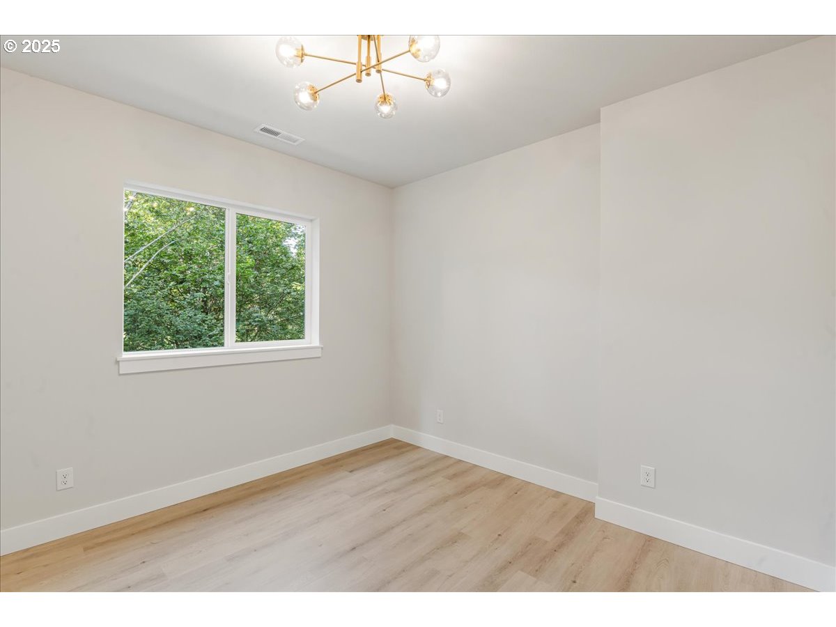 937 EDINBURGH CT