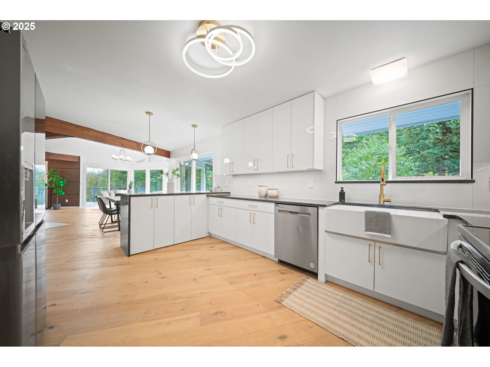 42600 E LARCH MOUNTAIN RD