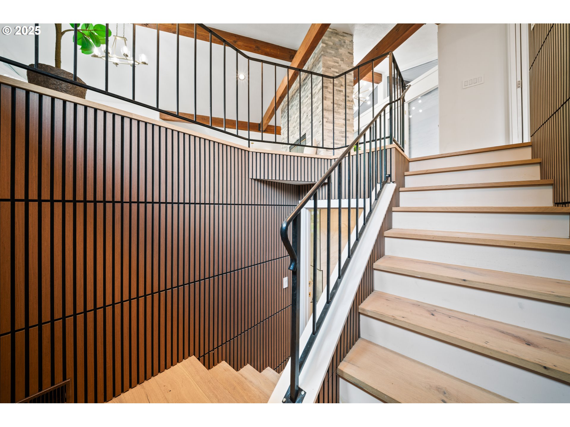 42600 E LARCH MOUNTAIN RD