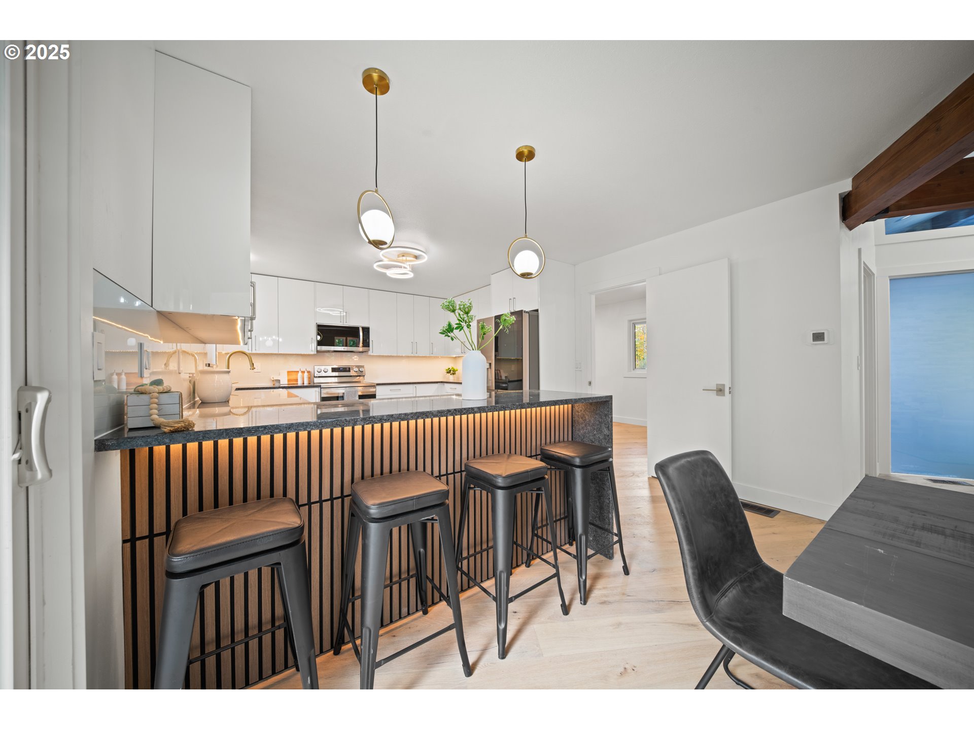 42600 E LARCH MOUNTAIN RD