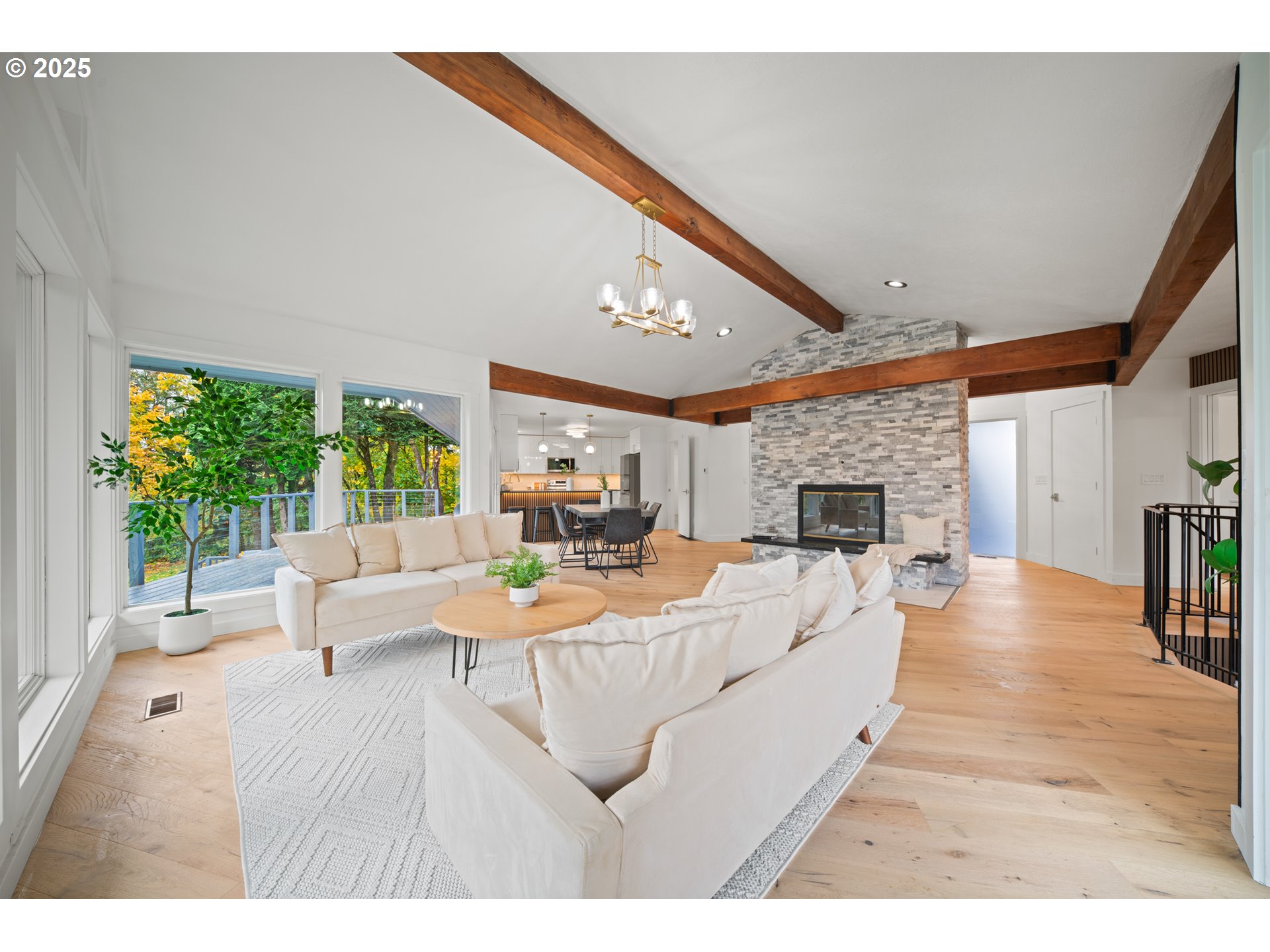 42600 E LARCH MOUNTAIN RD