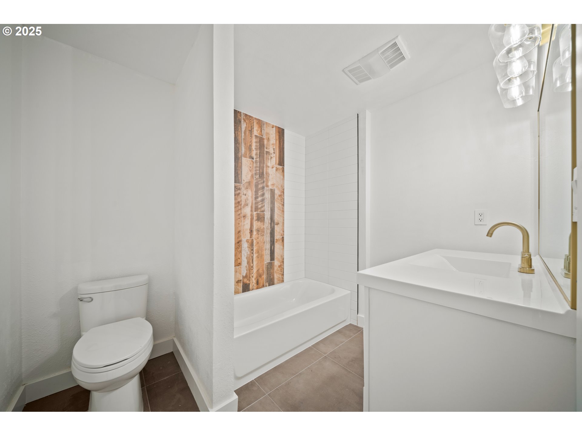 42600 E LARCH MOUNTAIN RD