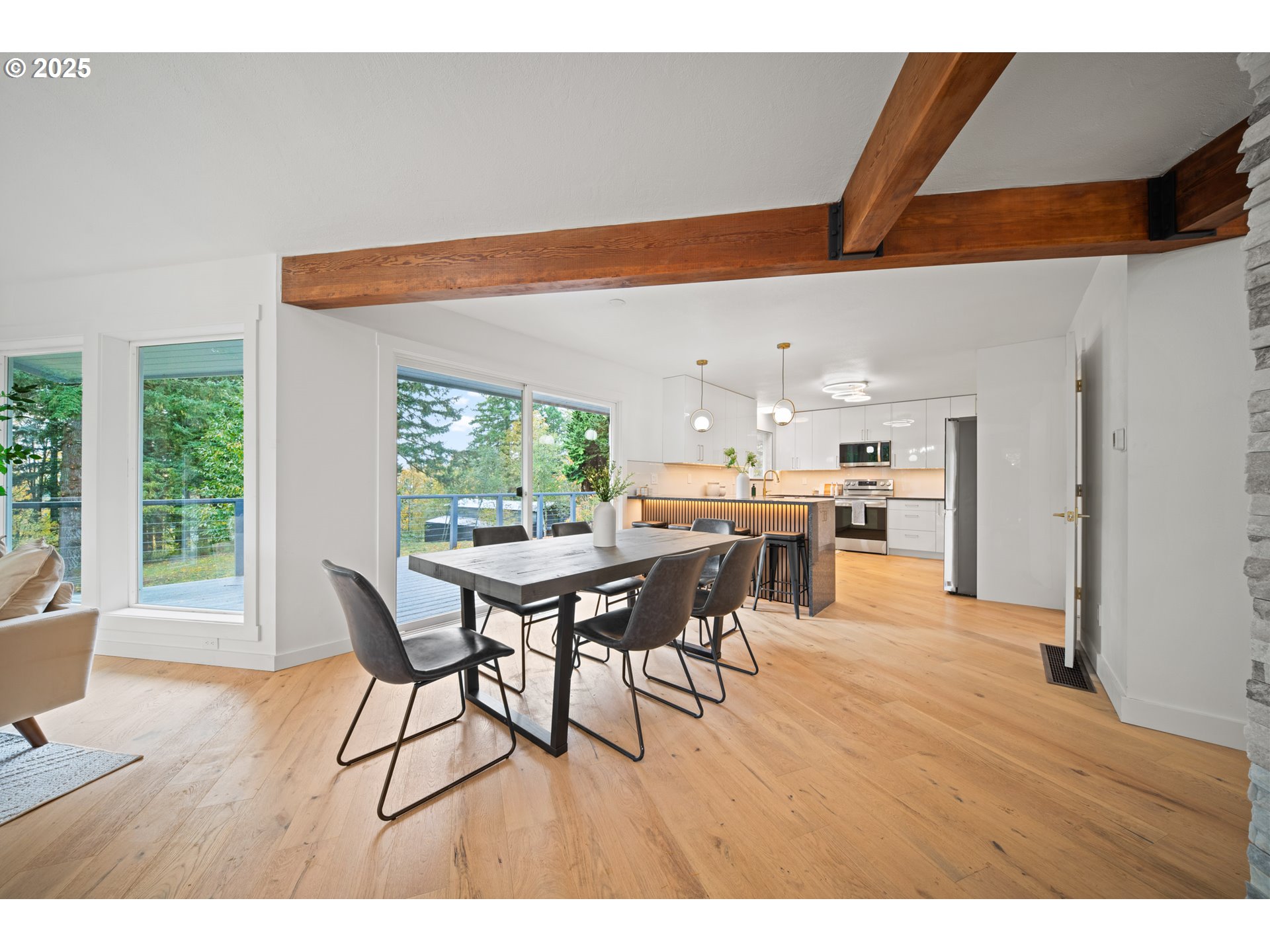 42600 E LARCH MOUNTAIN RD