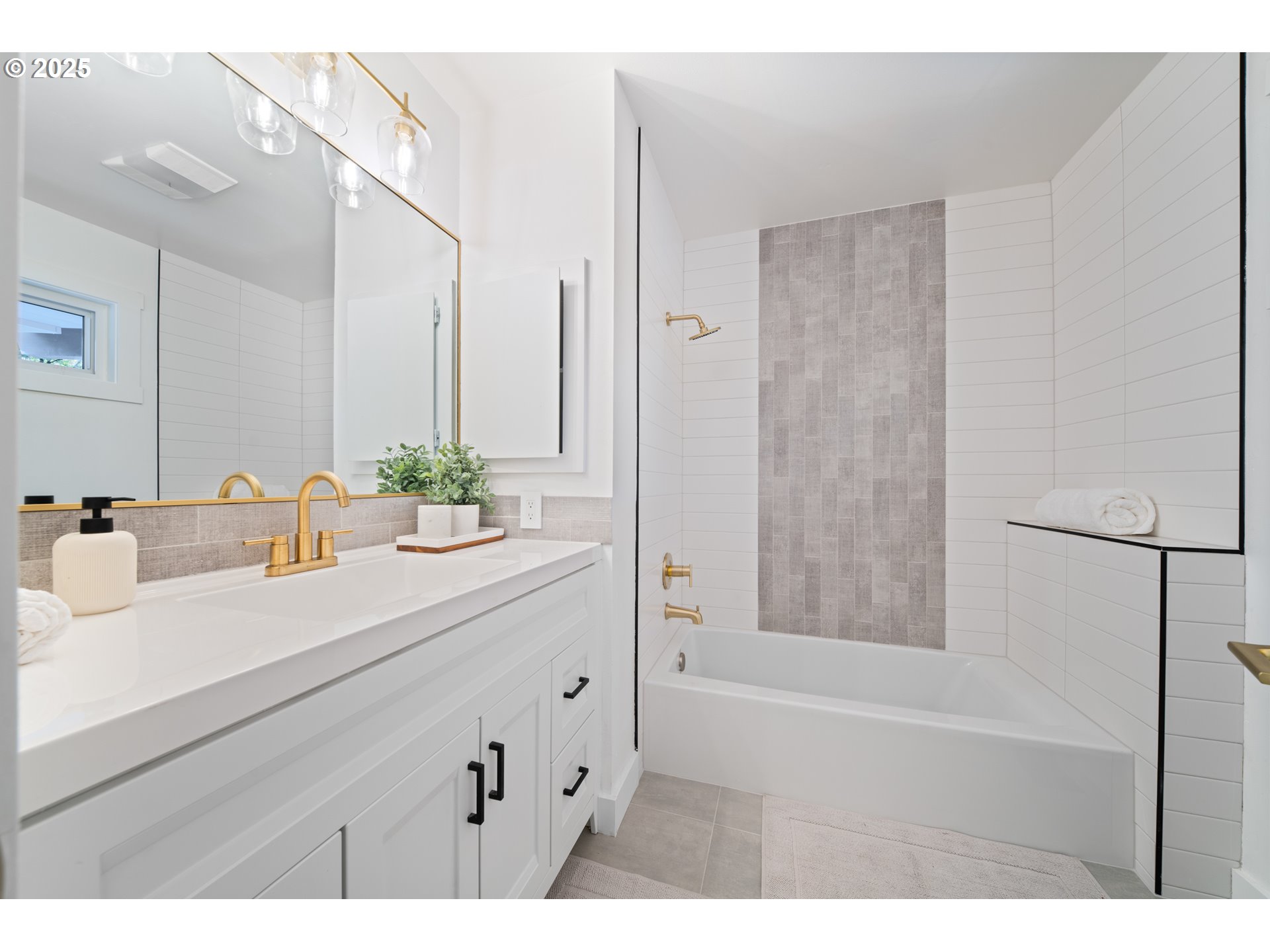 42600 E LARCH MOUNTAIN RD