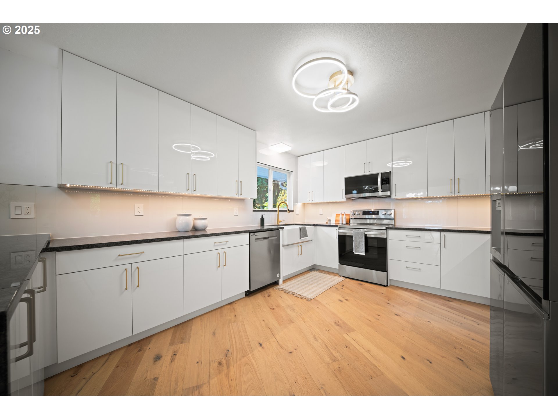 42600 E LARCH MOUNTAIN RD