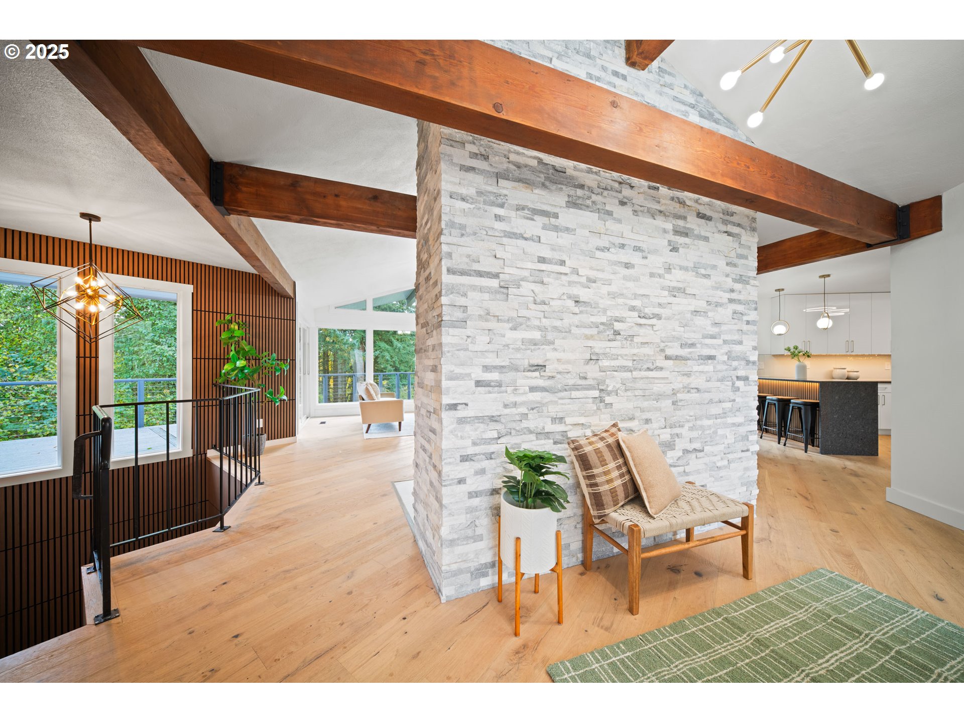 42600 E LARCH MOUNTAIN RD