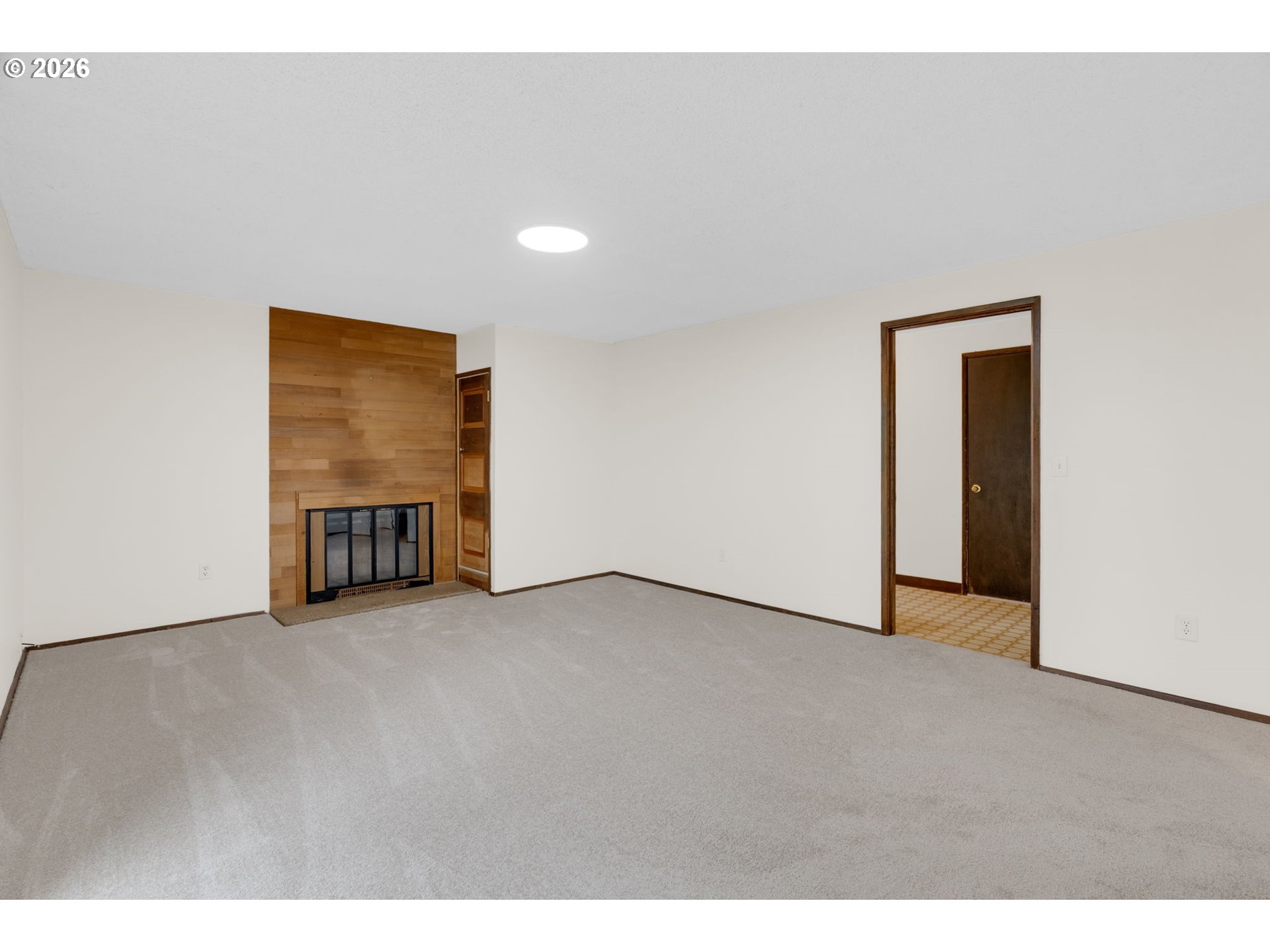 211 SW ROYAL CT