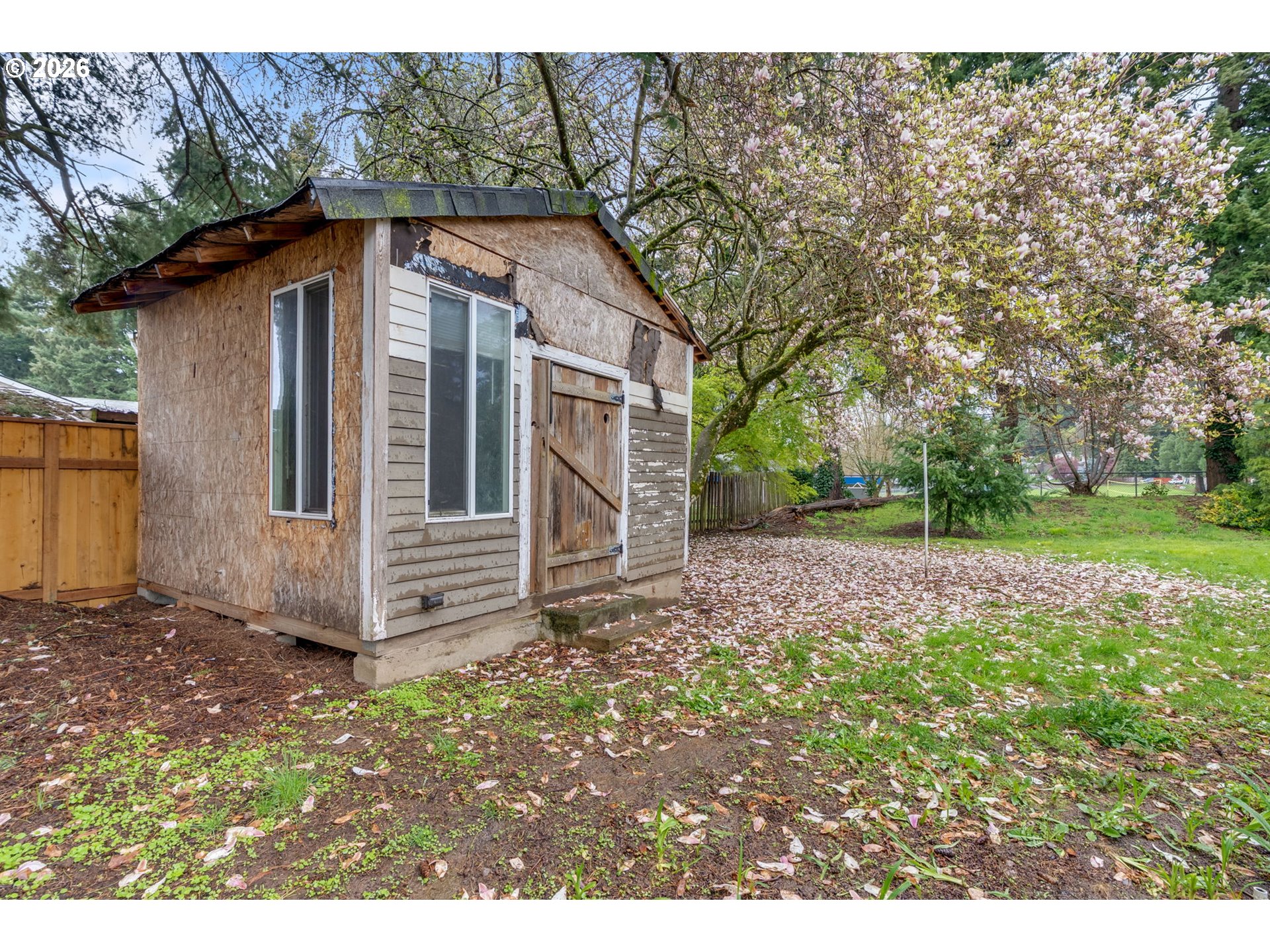 211 SW ROYAL CT