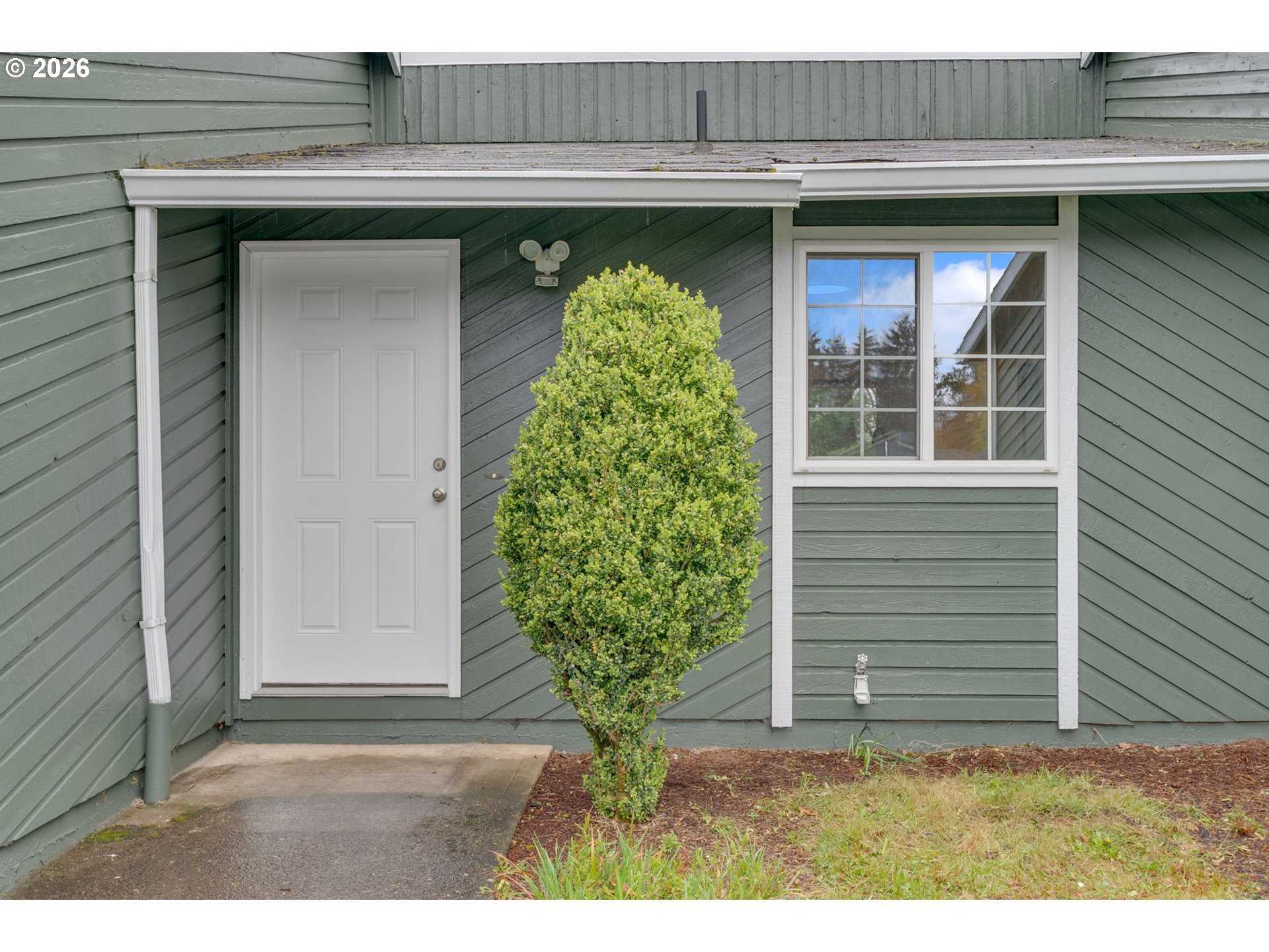 211 SW ROYAL CT