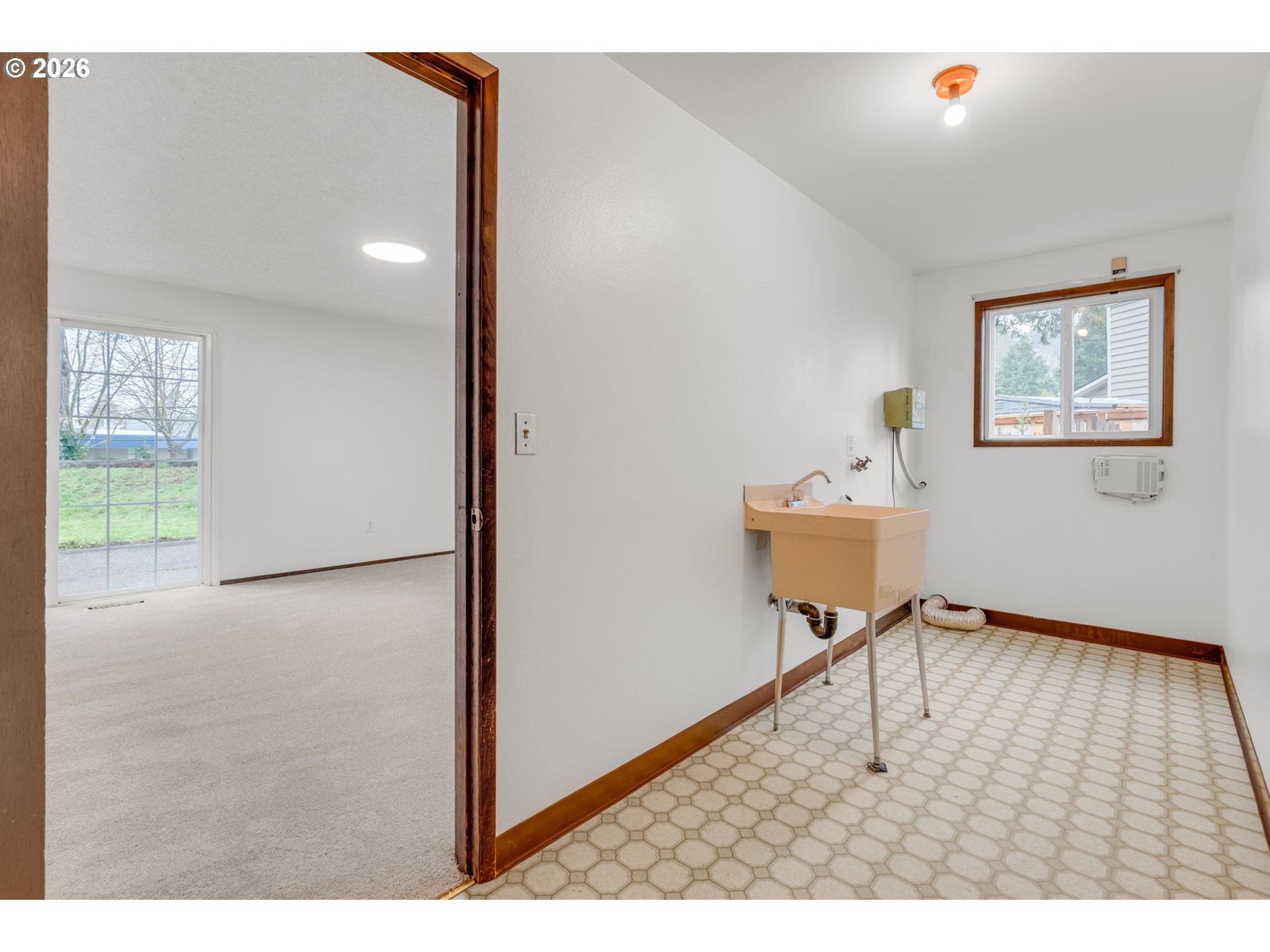 211 SW ROYAL CT