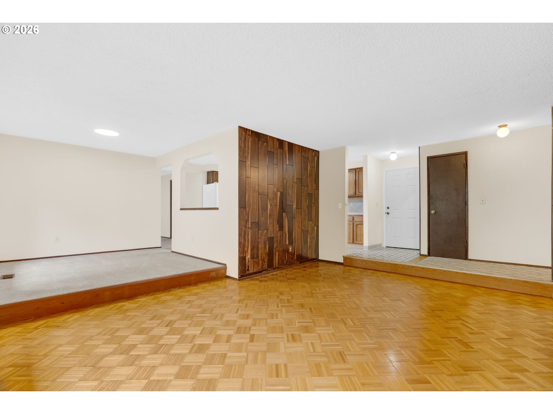 211 SW ROYAL CT