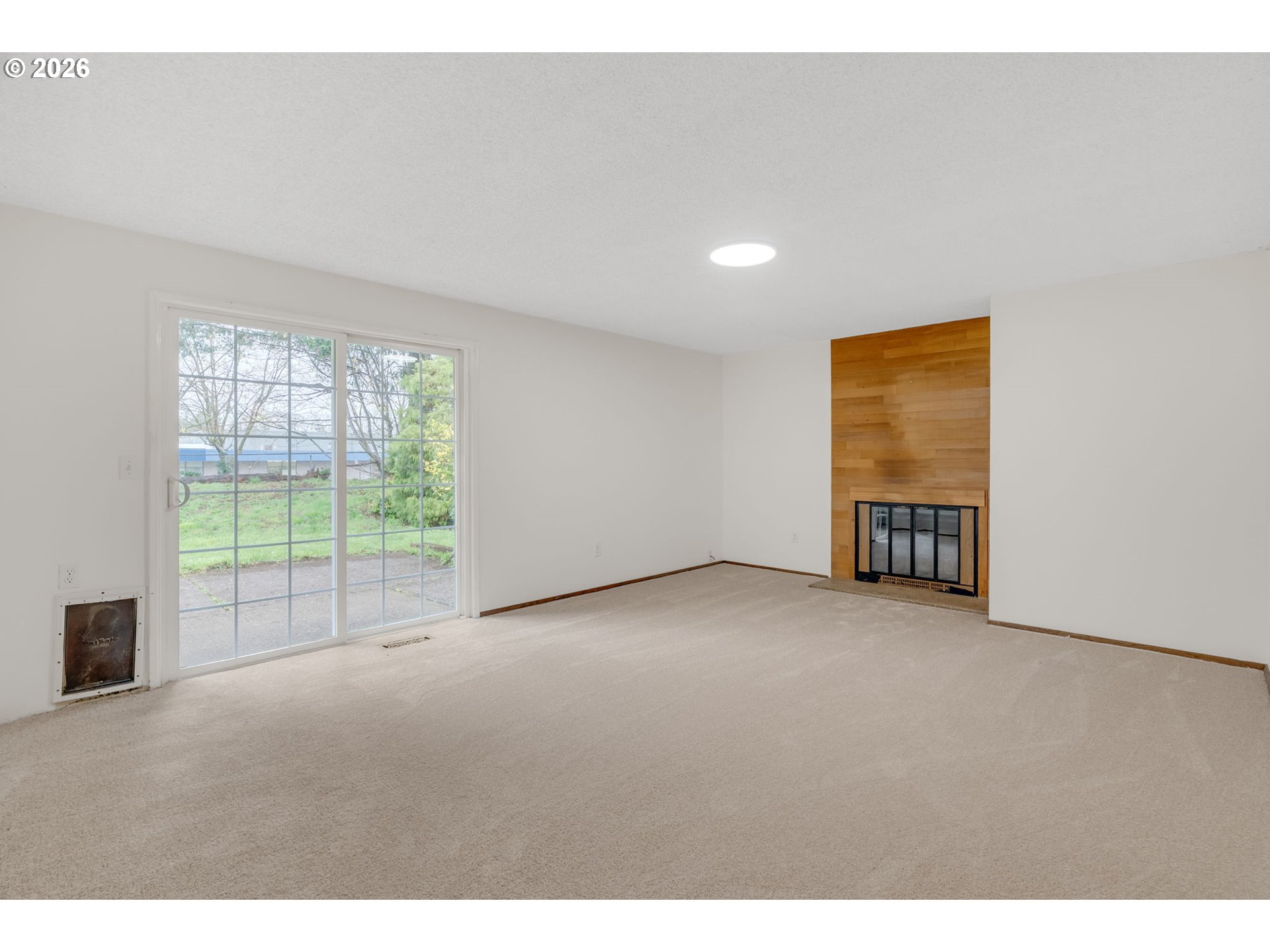 211 SW ROYAL CT