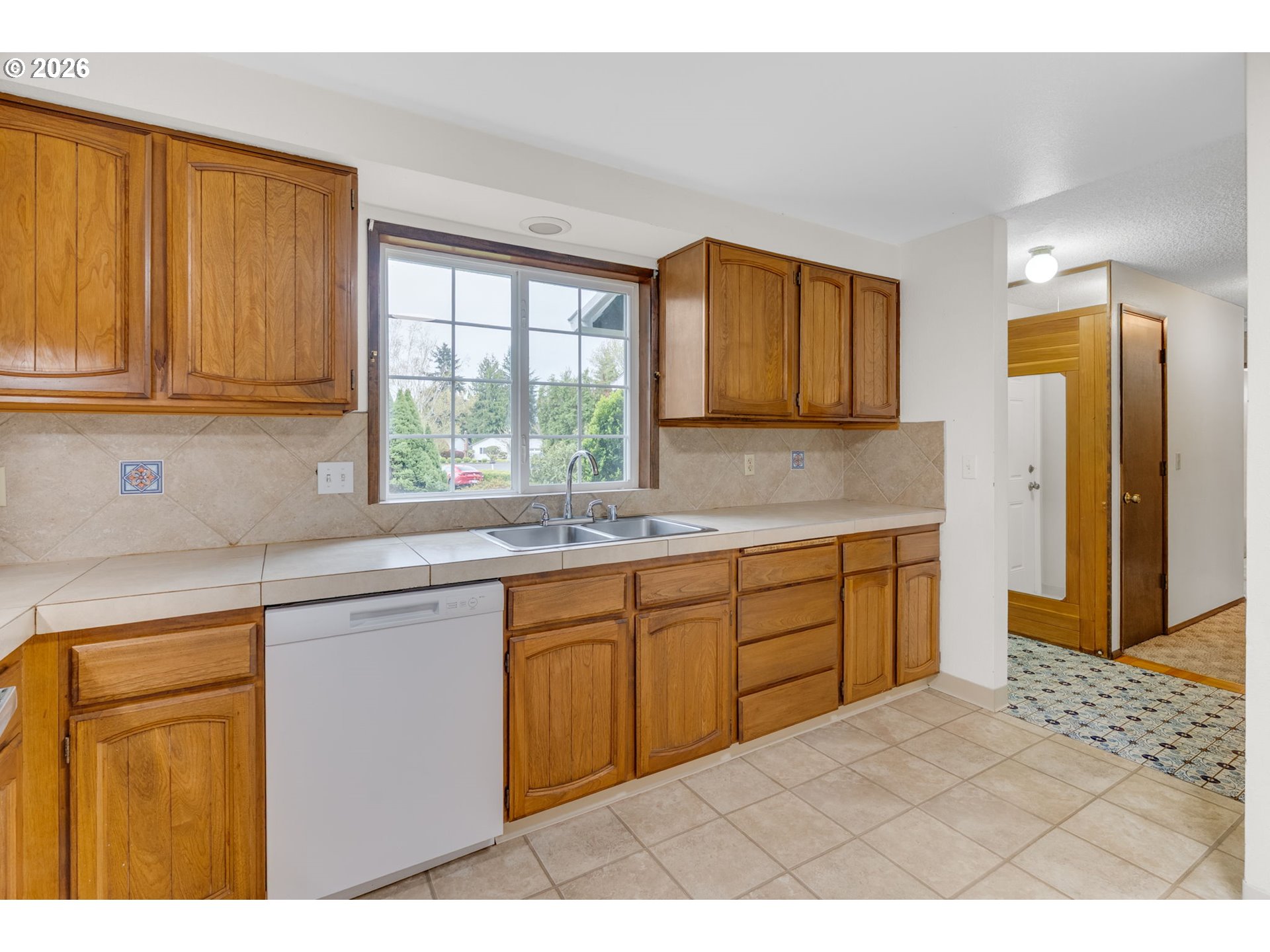 211 SW ROYAL CT