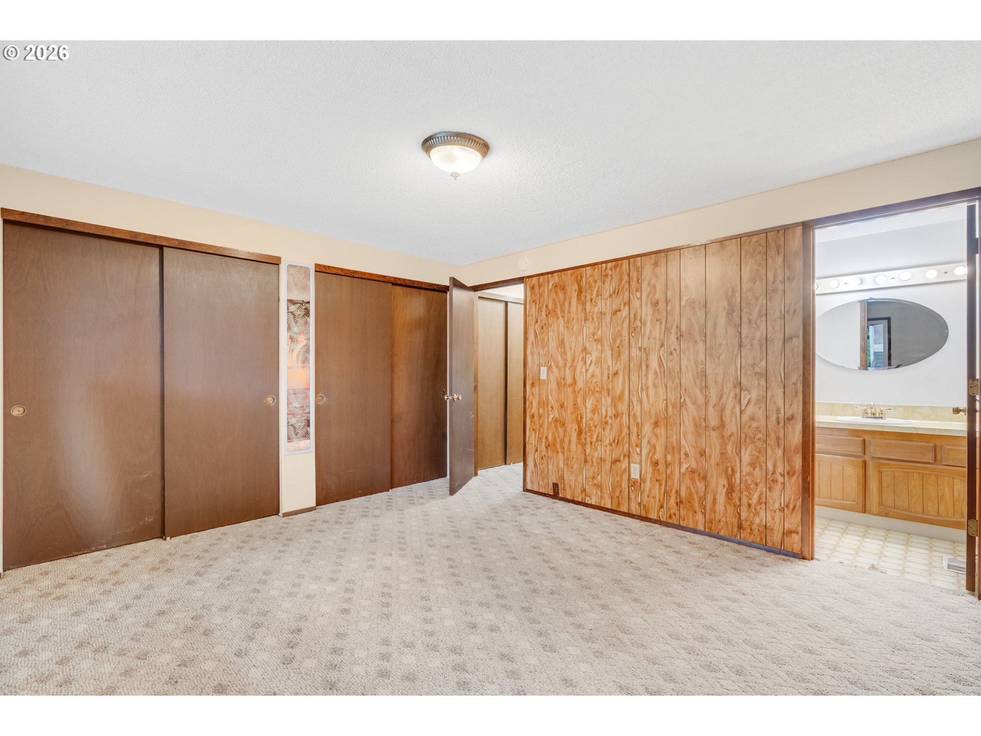 211 SW ROYAL CT