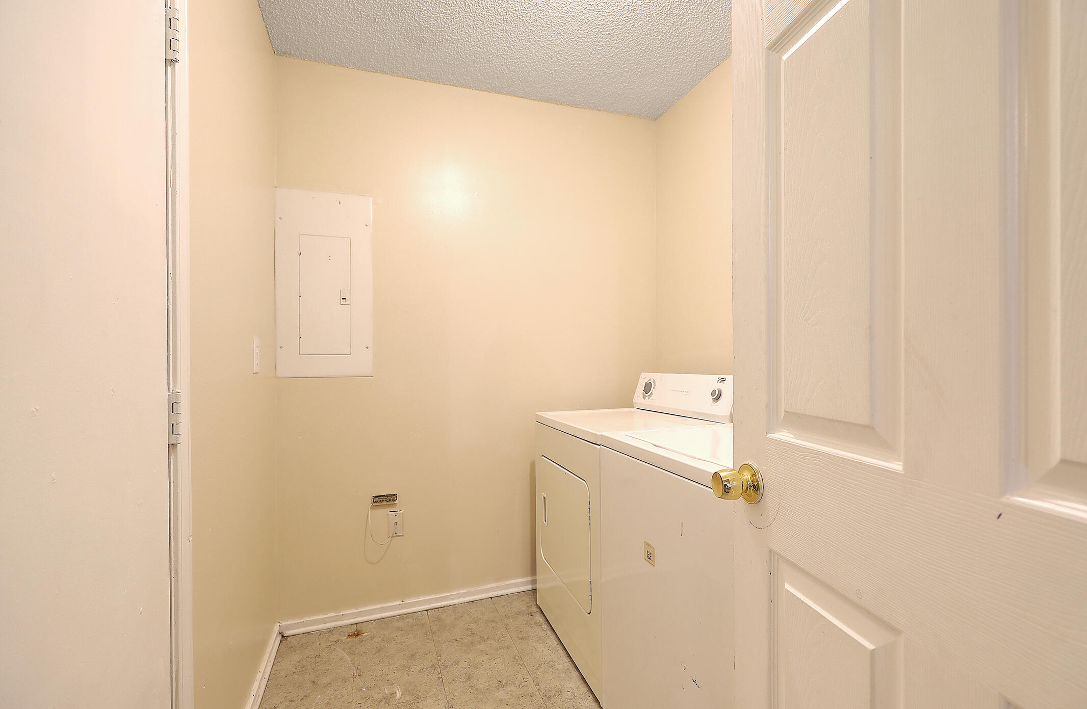 6256 Lucille Drive # D Unit: 14-D