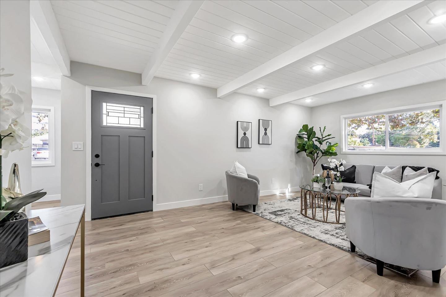 10371 Serrano