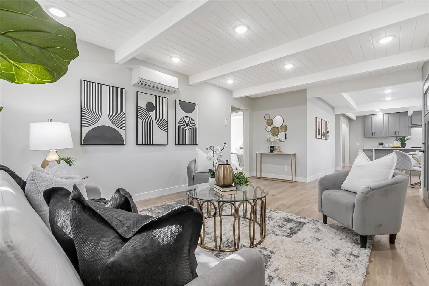 10371 Serrano