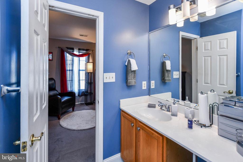 9466 SEA BREEZE COURT