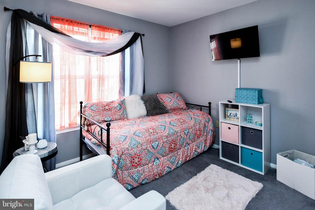 9466 SEA BREEZE COURT