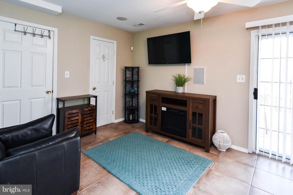 9466 SEA BREEZE COURT