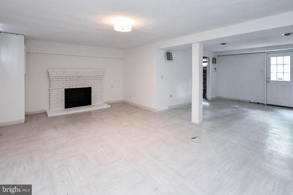 6911 WESTCHESTER DRIVE