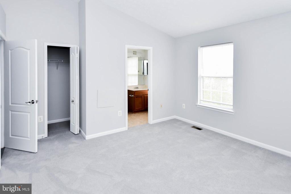 9815 BERRYWOOD COURT
