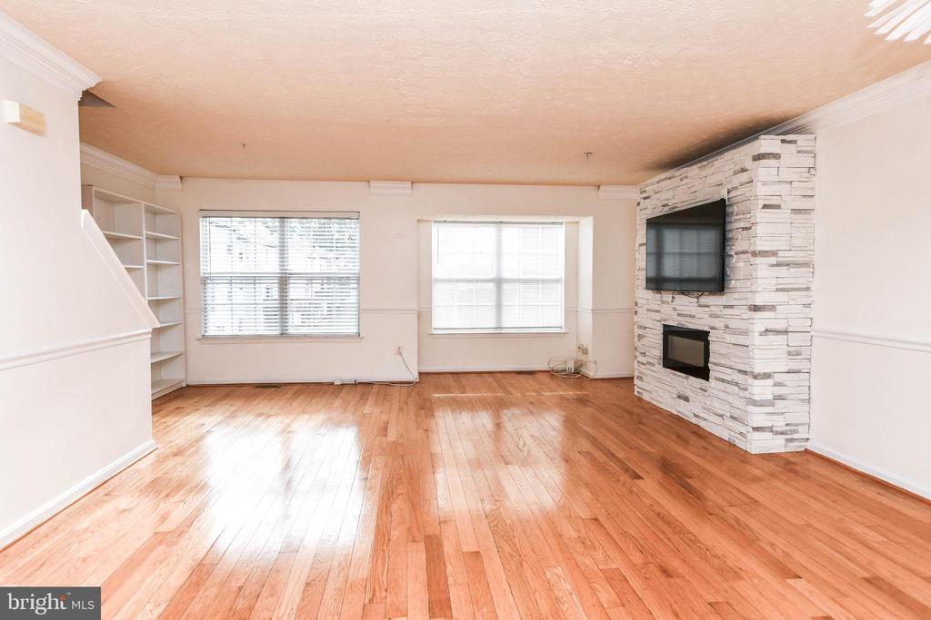 2702 BERRYWOOD LANE