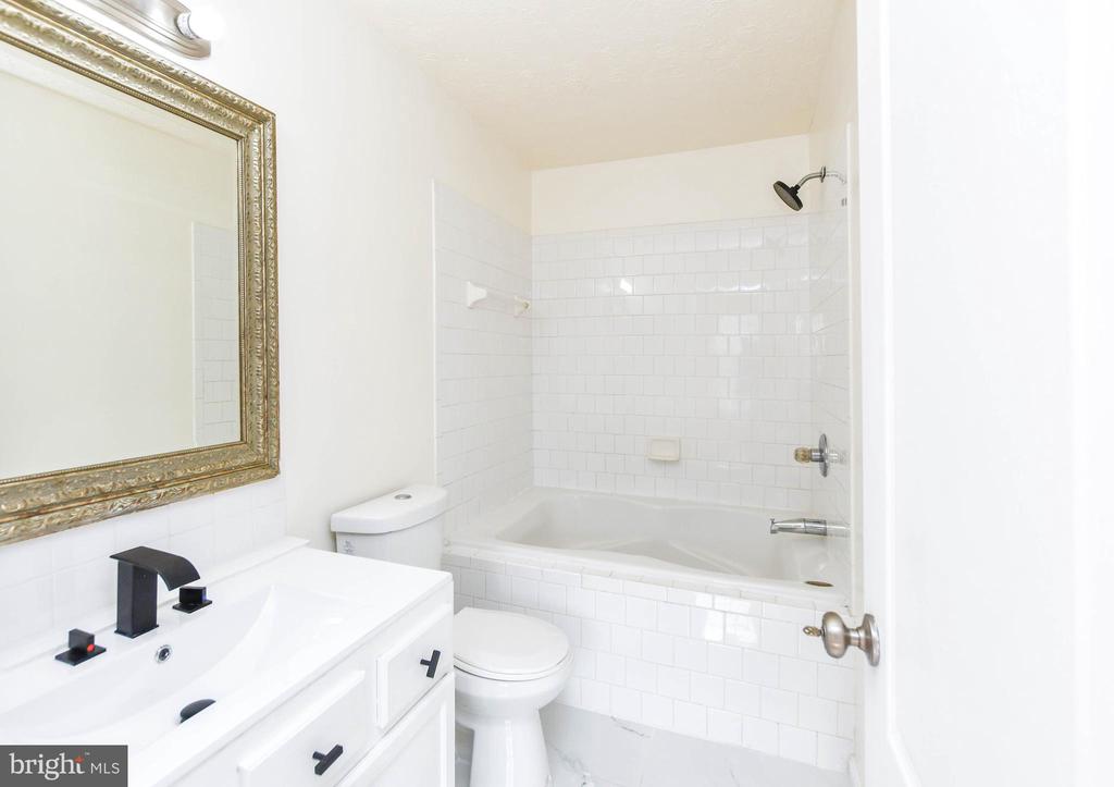2702 BERRYWOOD LANE