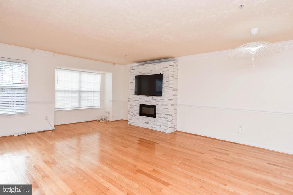 2702 BERRYWOOD LANE