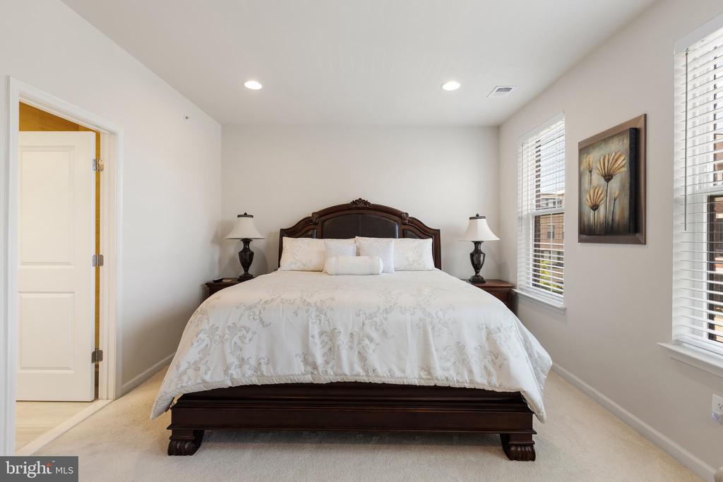 510 HARBORVIEW Unit: 364