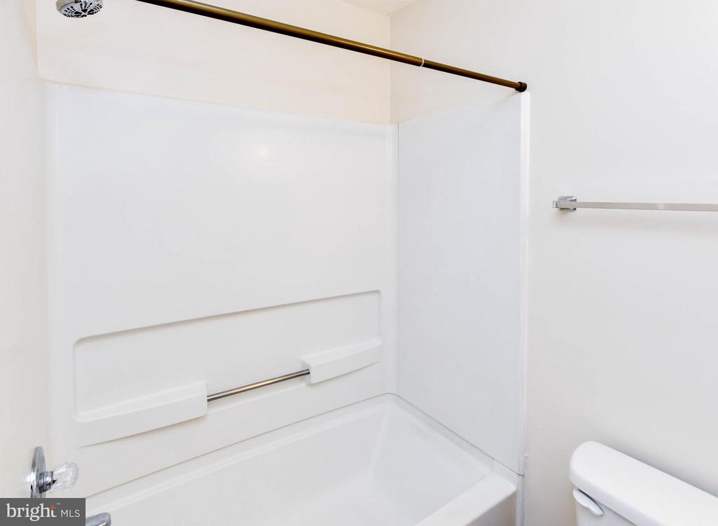 5211 DAVENTRY TERRACE