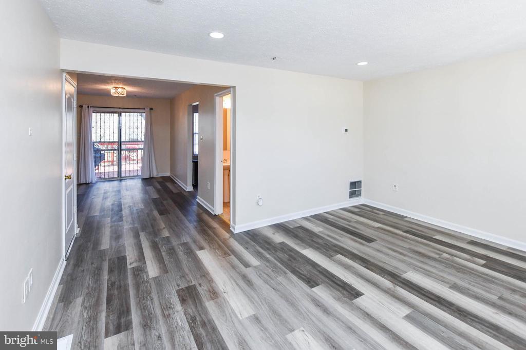 5211 DAVENTRY TERRACE