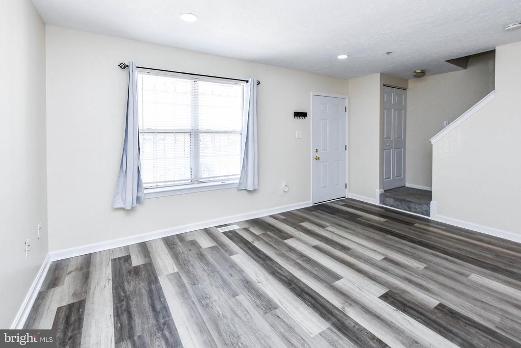 5211 DAVENTRY TERRACE