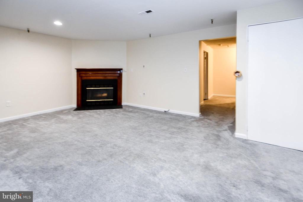 5211 DAVENTRY TERRACE