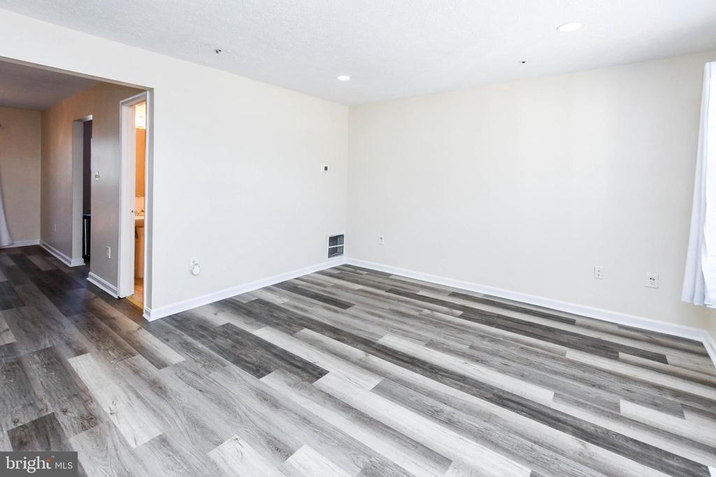 5211 DAVENTRY TERRACE