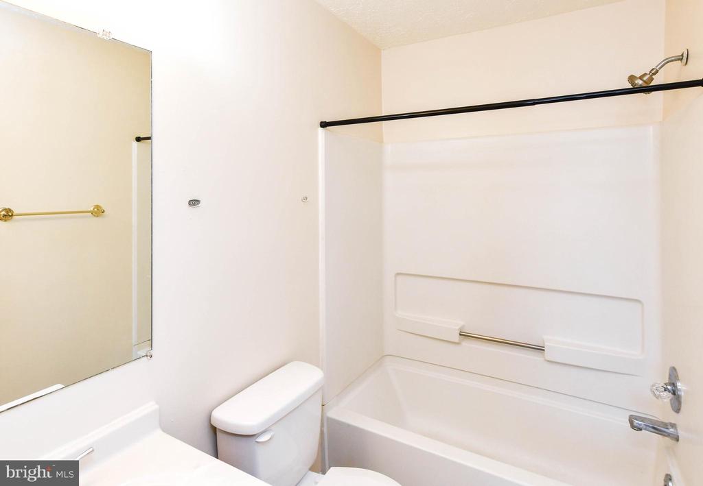 5211 DAVENTRY TERRACE