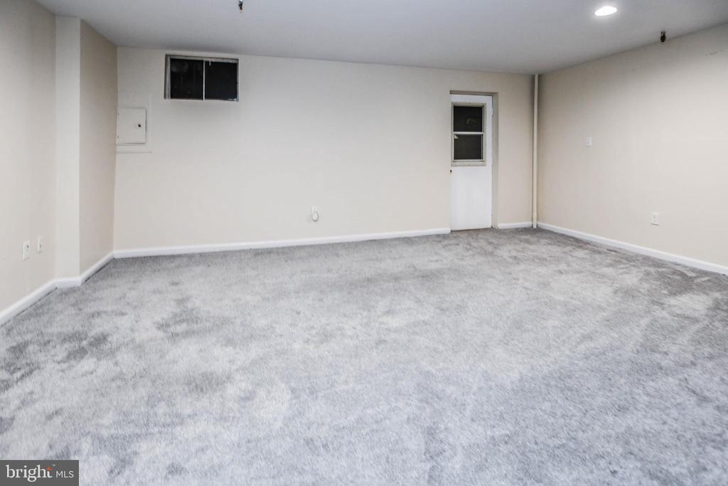 5211 DAVENTRY TERRACE