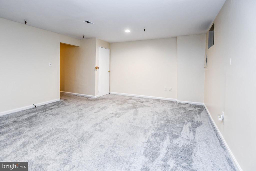 5211 DAVENTRY TERRACE