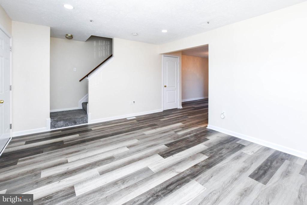 5211 DAVENTRY TERRACE