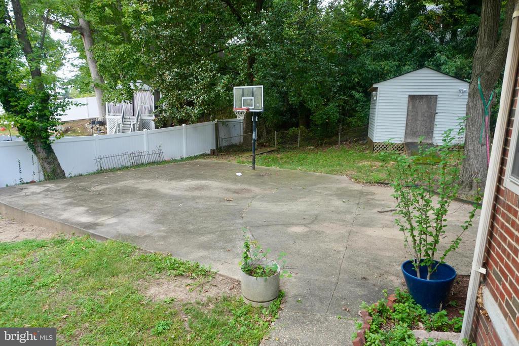 2402 FAIRLAWN STREET